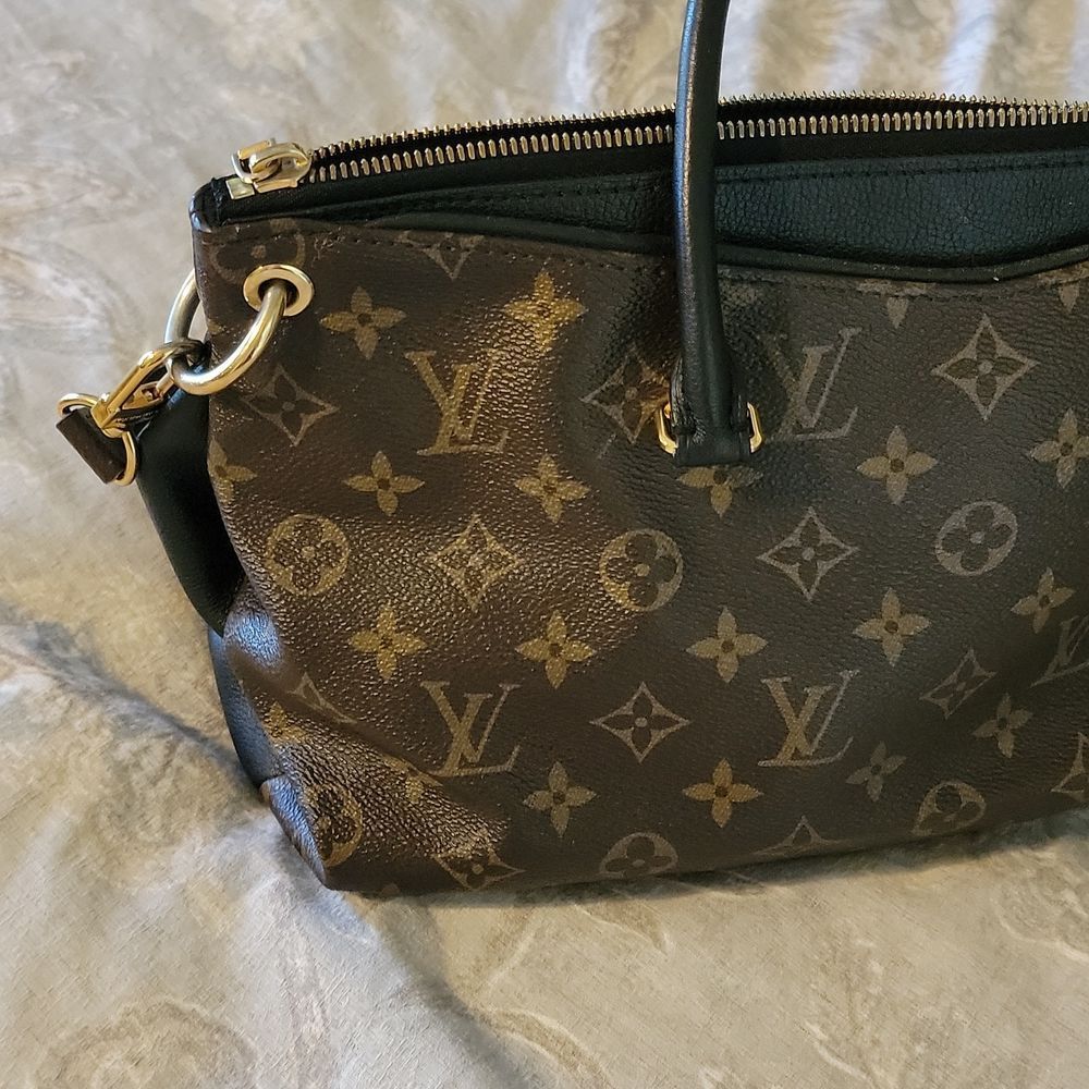 Louis vuitton Monogram purse. . Worn a few times. - Picture 3 of 11